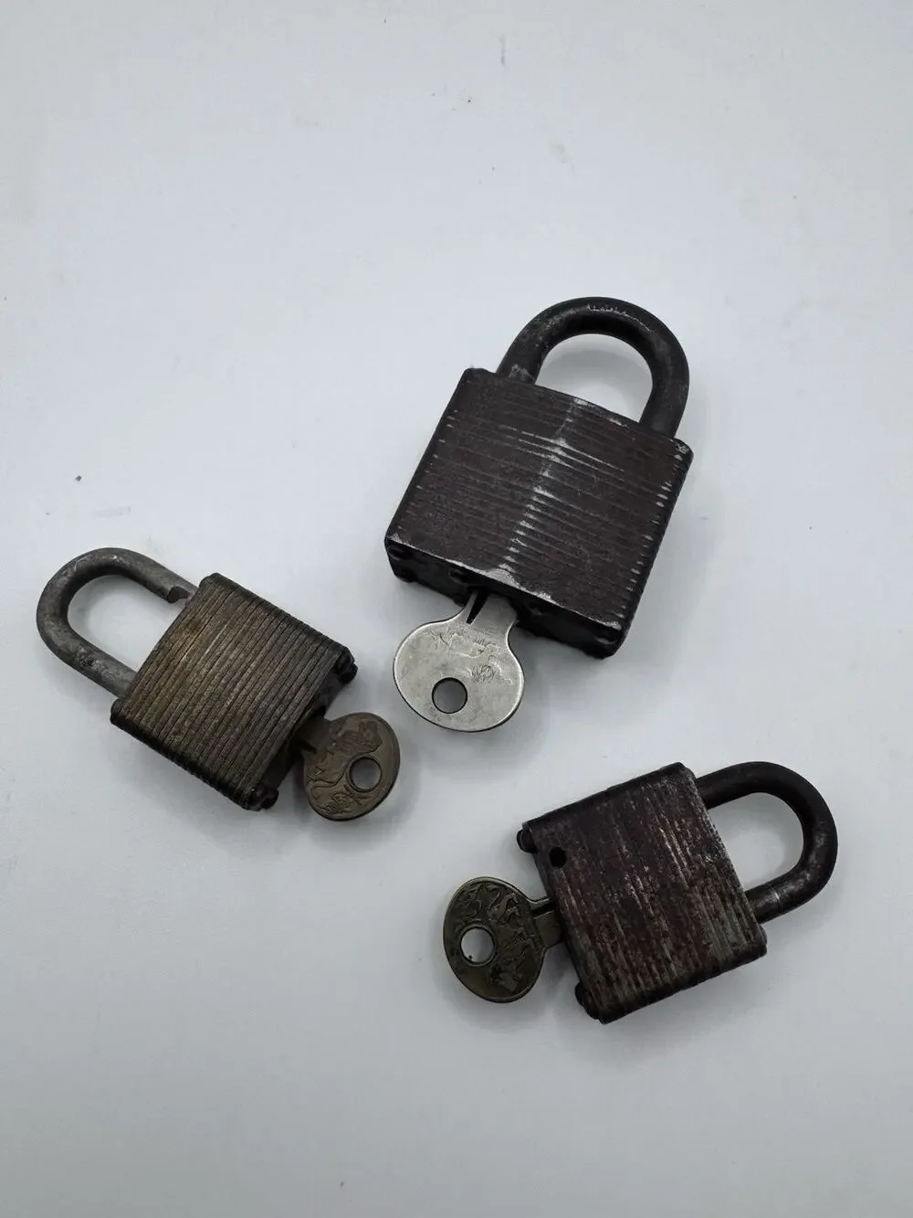 Lot of 3 Vtg Master Lock Padlocks Milwaukee USA w/ 1 Matching Walking Lion Key